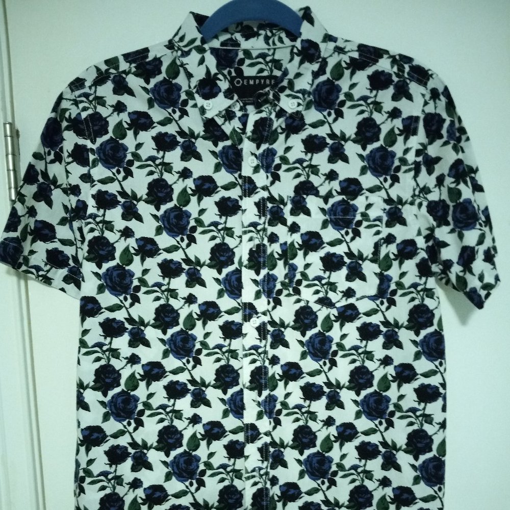 Empyre Tate Roses White & Blue Short Sleeve Button Up Shirt